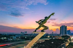 “Patung Dirgantara Pancoran: Sejarah, Makna, dan Warisannya bagi Jakarta”