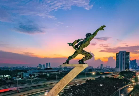 “Patung Dirgantara Pancoran: Sejarah, Makna, dan Warisannya bagi Jakarta”