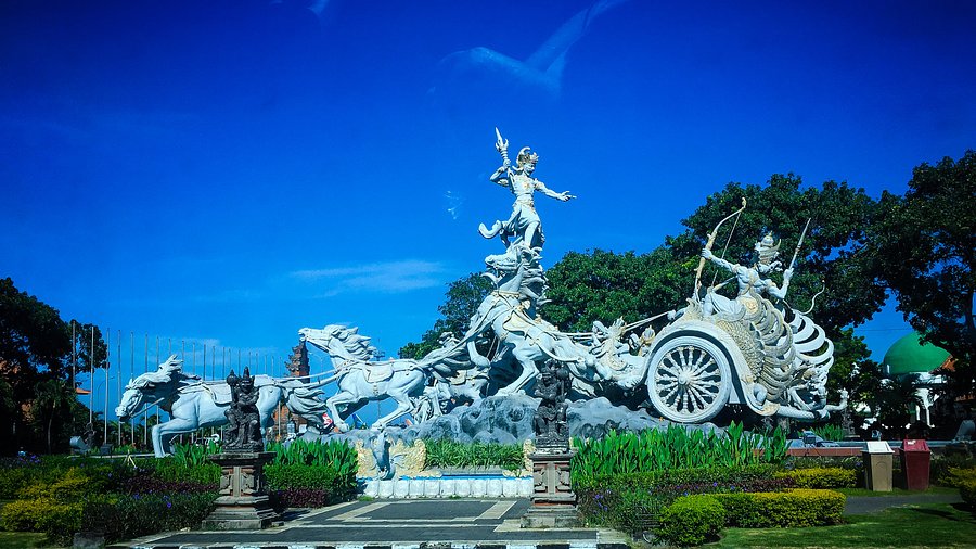 Patung Satria Gatotkaca Bali: Ikon Filosofis yang Menjaga Langit Kuta