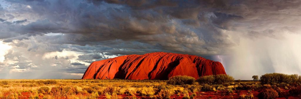 Uluru Australia: Kisah Batu Raksasa yang Menyimpan Roh Leluhur