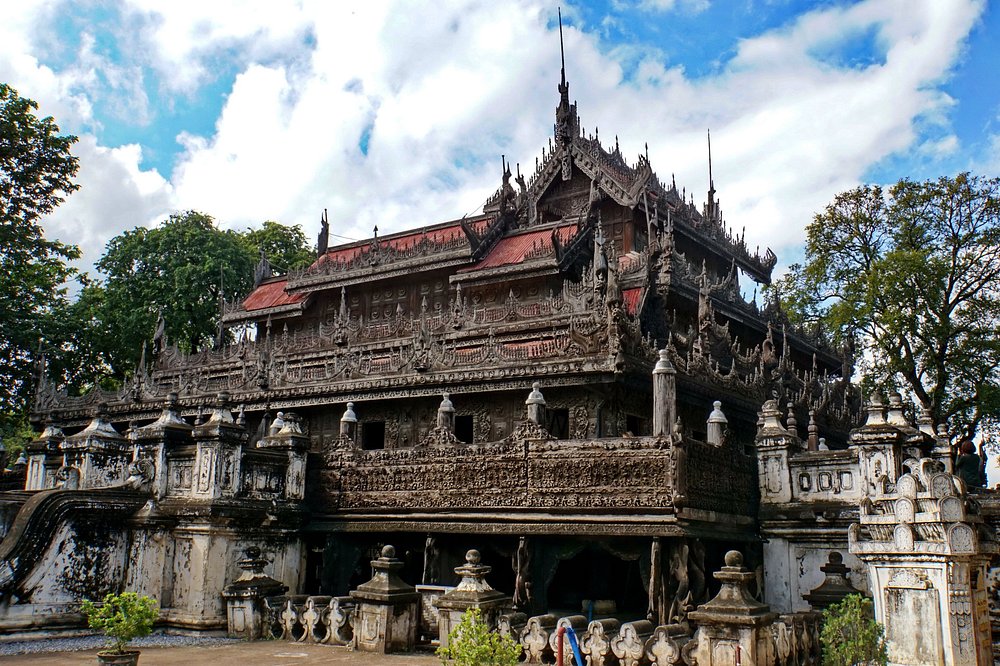 Shwenandaw Kyaung: Biara Istana Emas Peninggalan Raja Myanmar