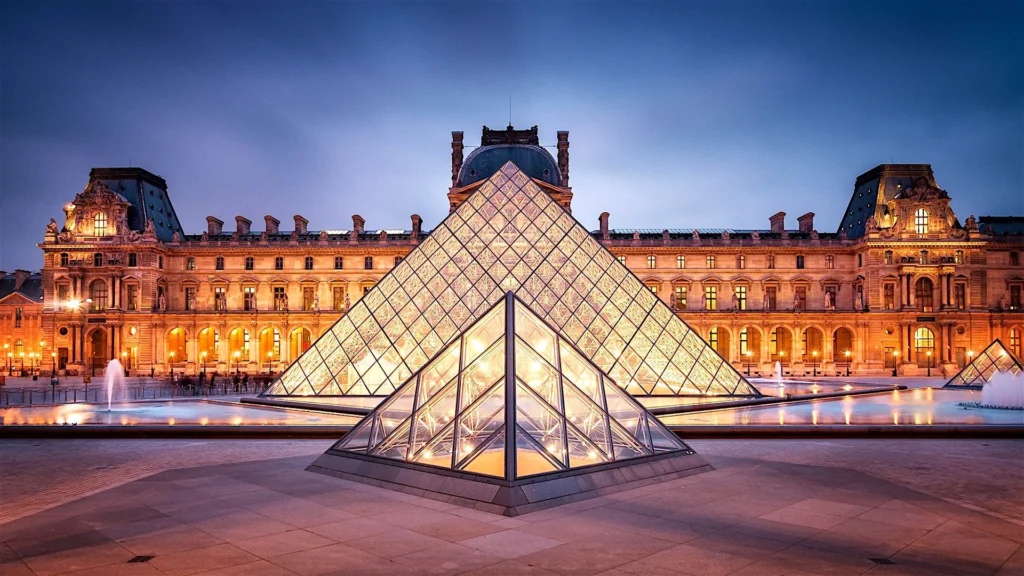 Menjelajahi Museum Louvre, Rumah Mona Lisa dan Ribuan Mahakarya