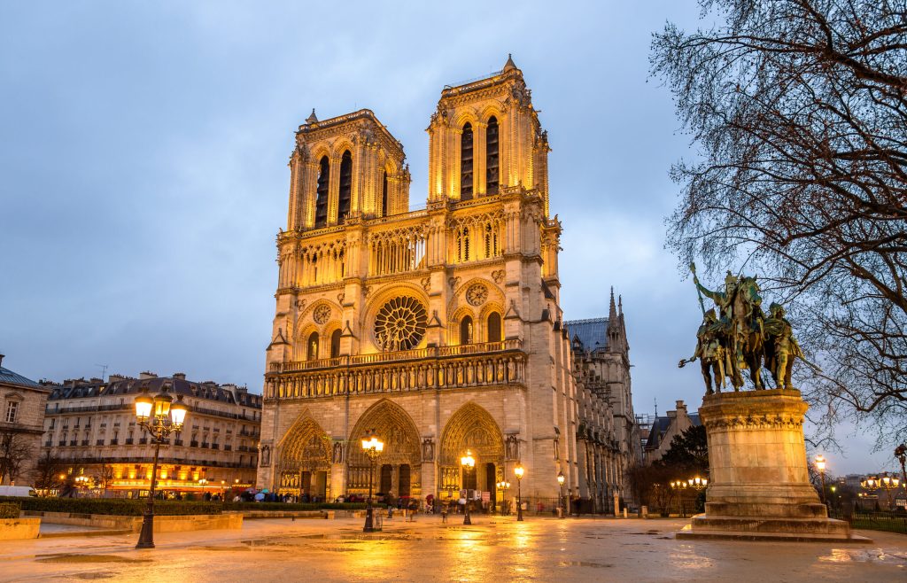 Notre-Dame de Paris: Ikon Sejarah dan Arsitektur Gotik Prancis
