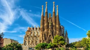 Sagrada Família: Basilika Ikonik Barcelona dengan Arsitektur Paling Unik di Dunia