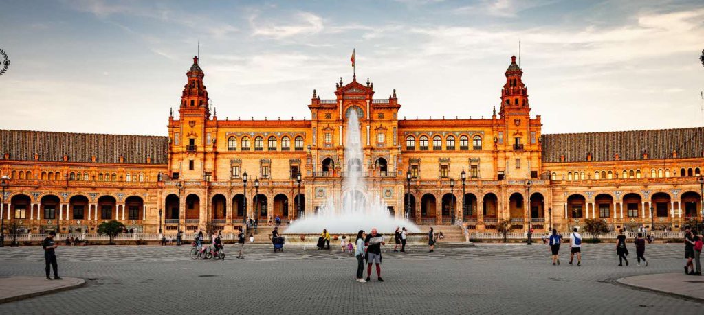 Menelusuri Keindahan Alcázar of Seville: Istana Moor yang Menjadi Simbol Sejarah Spanyol