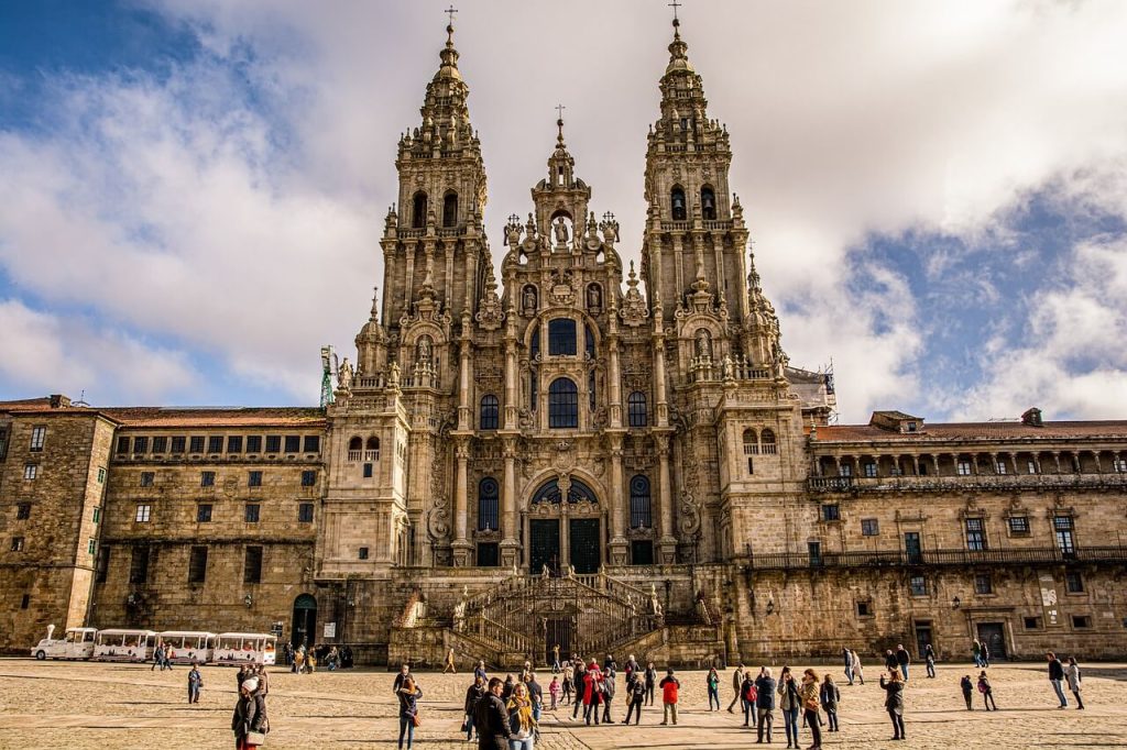 Katedral Santiago de Compostela: Permata Arsitektur dan Pusat Ziarah Kristen di Spanyol
