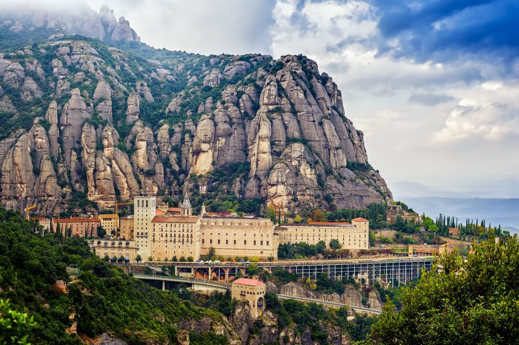 Keagungan Santa Maria de Montserrat Abbey, Pusat Spiritualitas di Catalunya