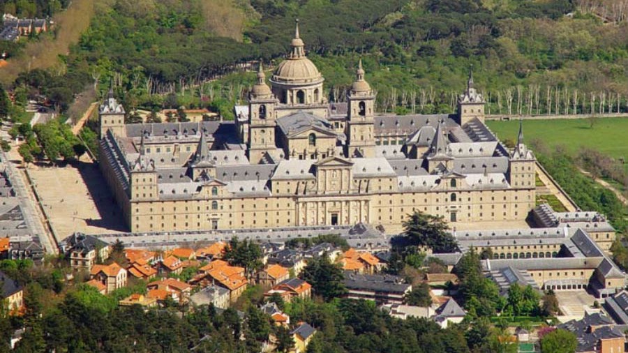 Mengungkap Sejarah Istana Kerajaan Madrid, Permata Arsitektur di Jantung Spanyol