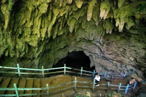 Menelusuri Goa Mer di Jayapura Selatan