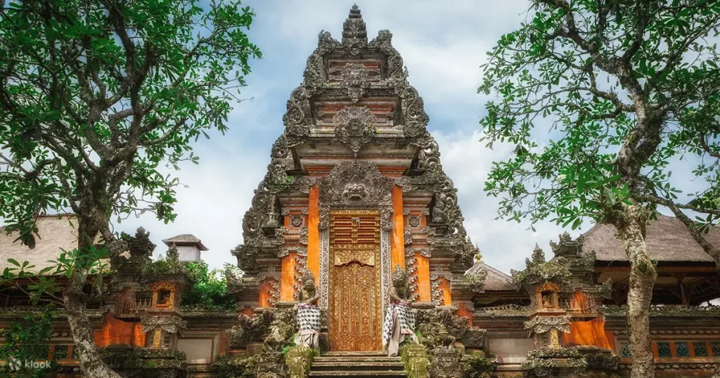 Menyusuri Istana Puri Saren, Jantung Budaya di Ubud Bali
