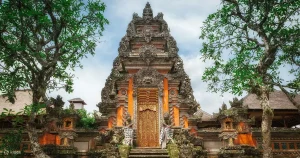 Menyusuri Istana Puri Saren, Jantung Budaya di Ubud Bali