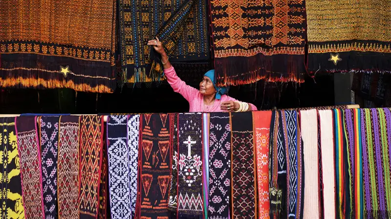 Mengenal Tenun Ikat Flores dan Manggarai