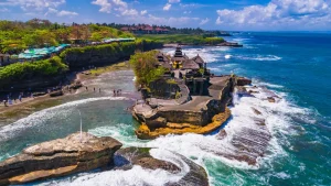 Pura Tanah Lot Bali: Harmoni Alam, Legenda, dan Keindahan Abadi