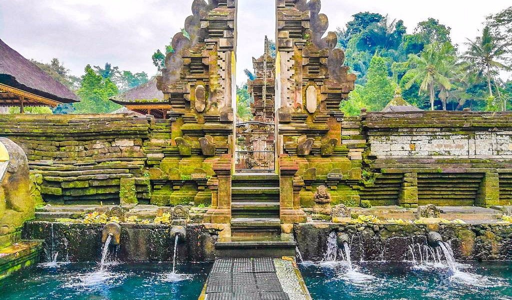 Menyusuri Sejarah dan Kesucian Pura Tirta Empul di Tampaksiring