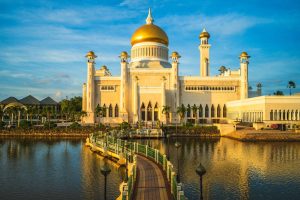 Keindahan Masjid Sultan Omar Ali Saifuddien di Bandar Seri Begawan