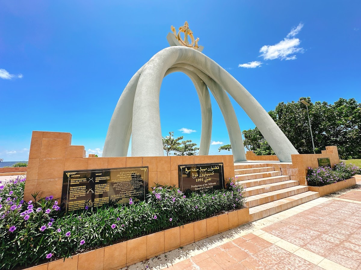 Ikon Ekonomi Brunei: Billionth Barrel Monument di Seria